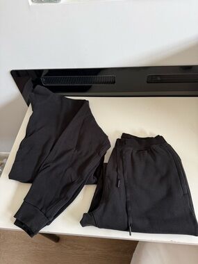 Men’s Alo Black Two-Piece Sweatshirt and Drawstring Joggers Set